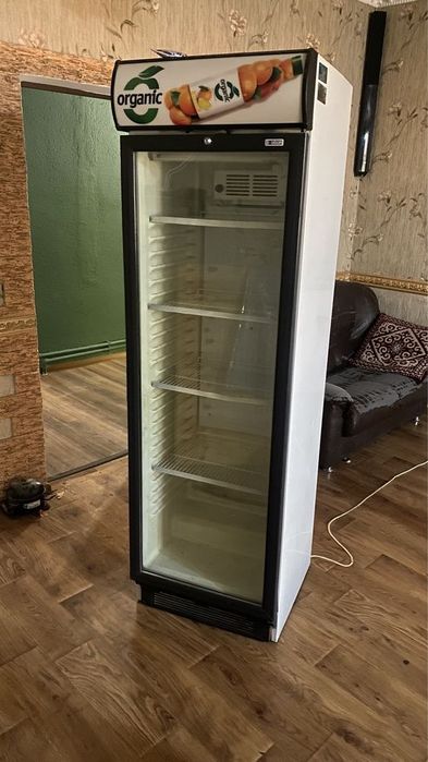 Витринный холодильник
