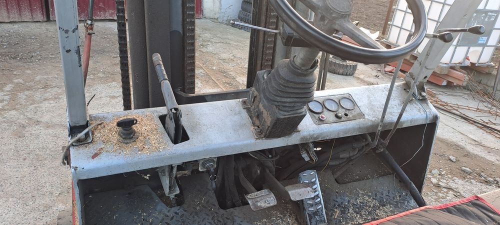 Vând 2 motostivuitoare