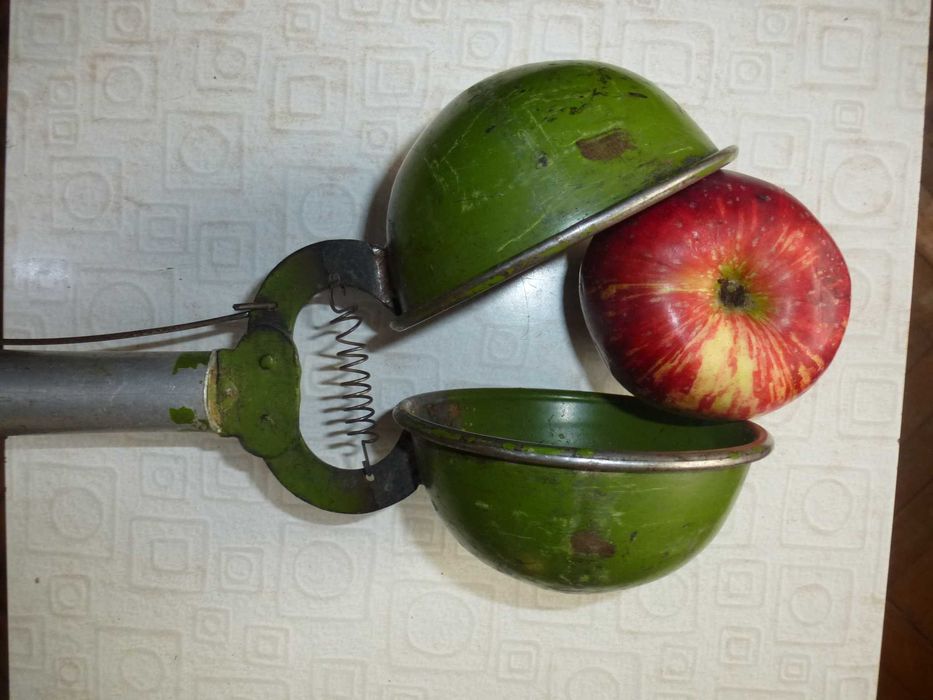 Плодосъёмник дачнику для  снятия с деревьев яблок груш