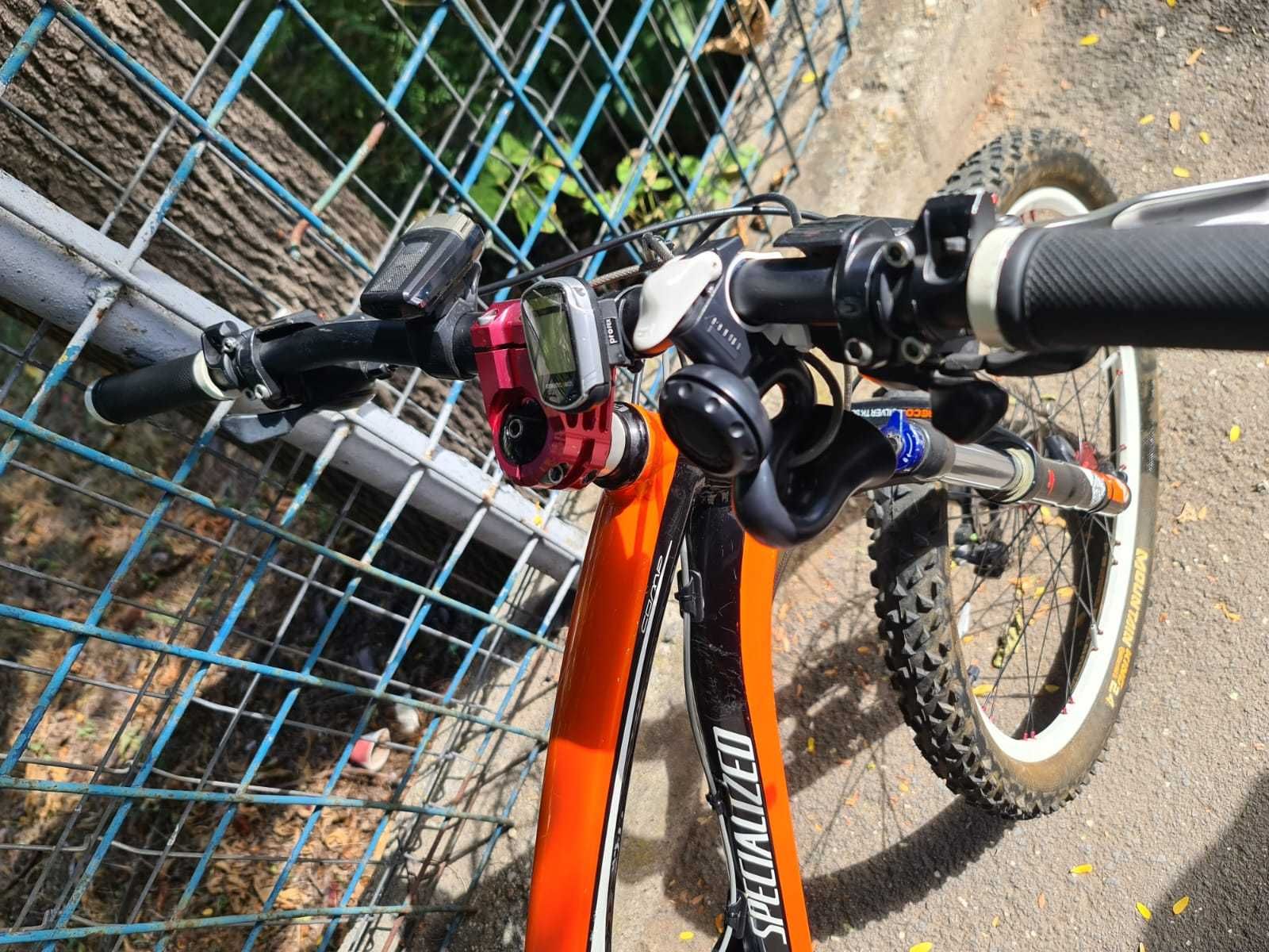 Vand Bicicleta MTB  full suspension de down hill.