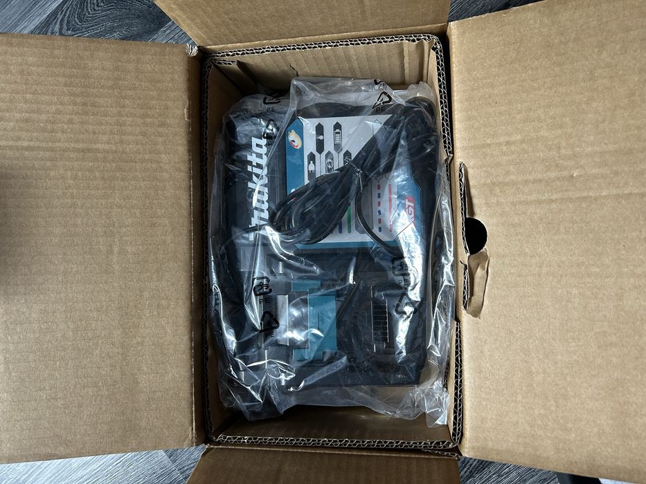 Pachet Makita Flex electric + Încărcător + Acumulator