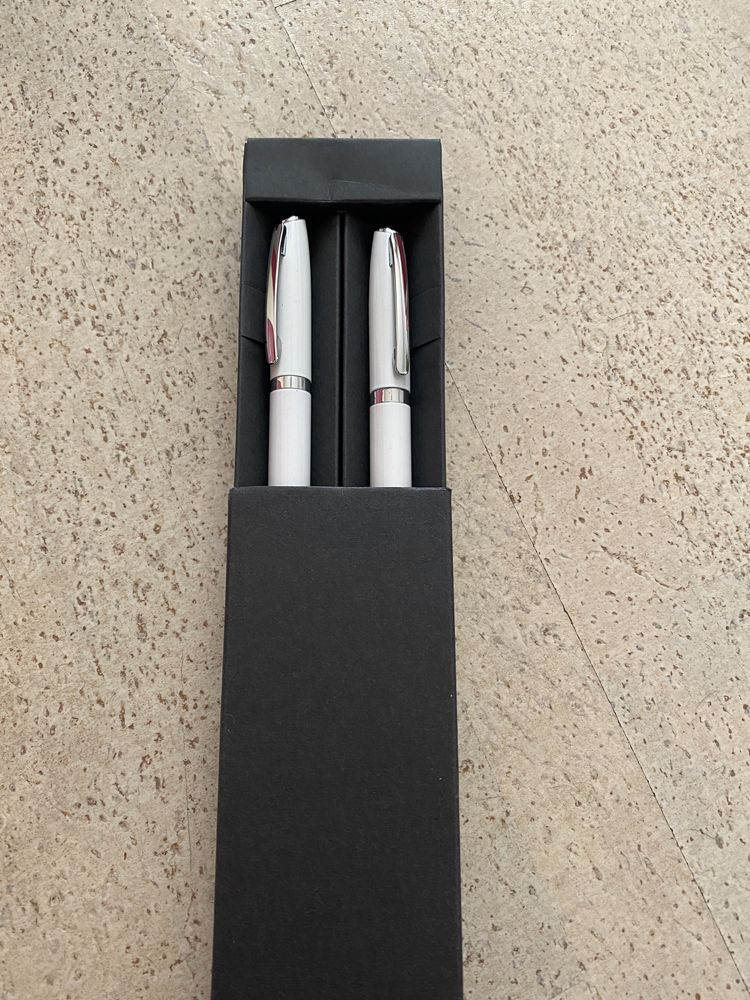 Комплект от две химикалки