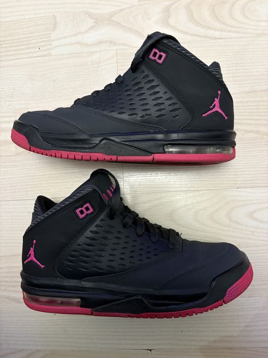 Продавам сиви маратонки Jordan,размер 37,5