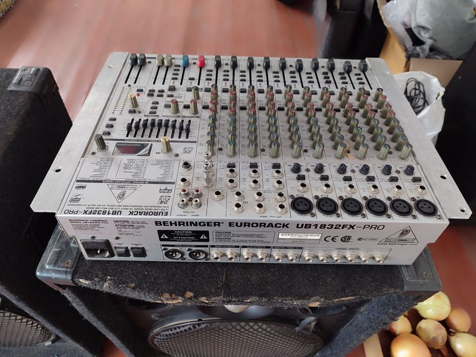 Пульт, кроссовер, 2та 300ваттли динамик корпуси билан сотилади