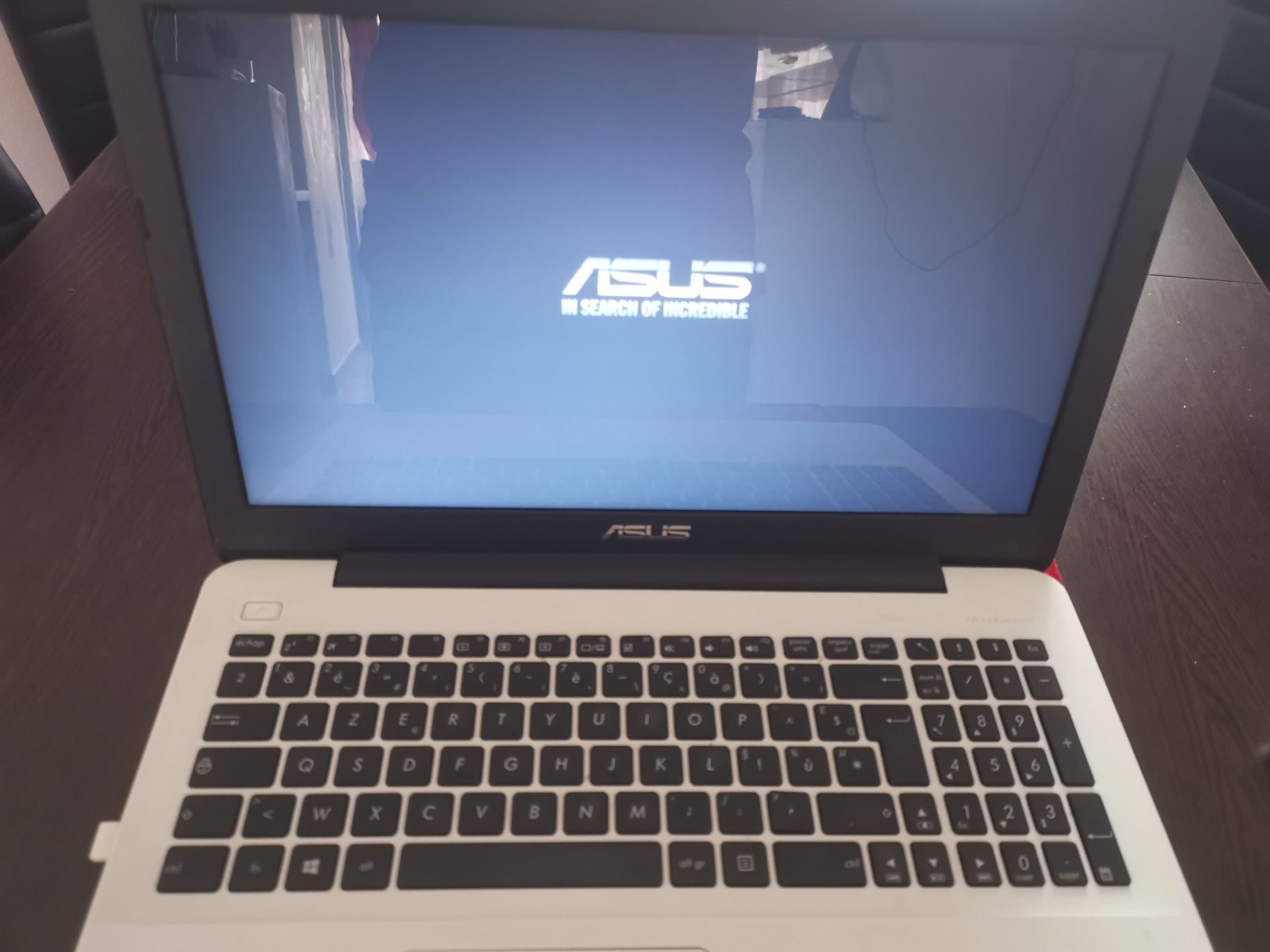 vand Laptop Asus, model x554L hdd 1 tera