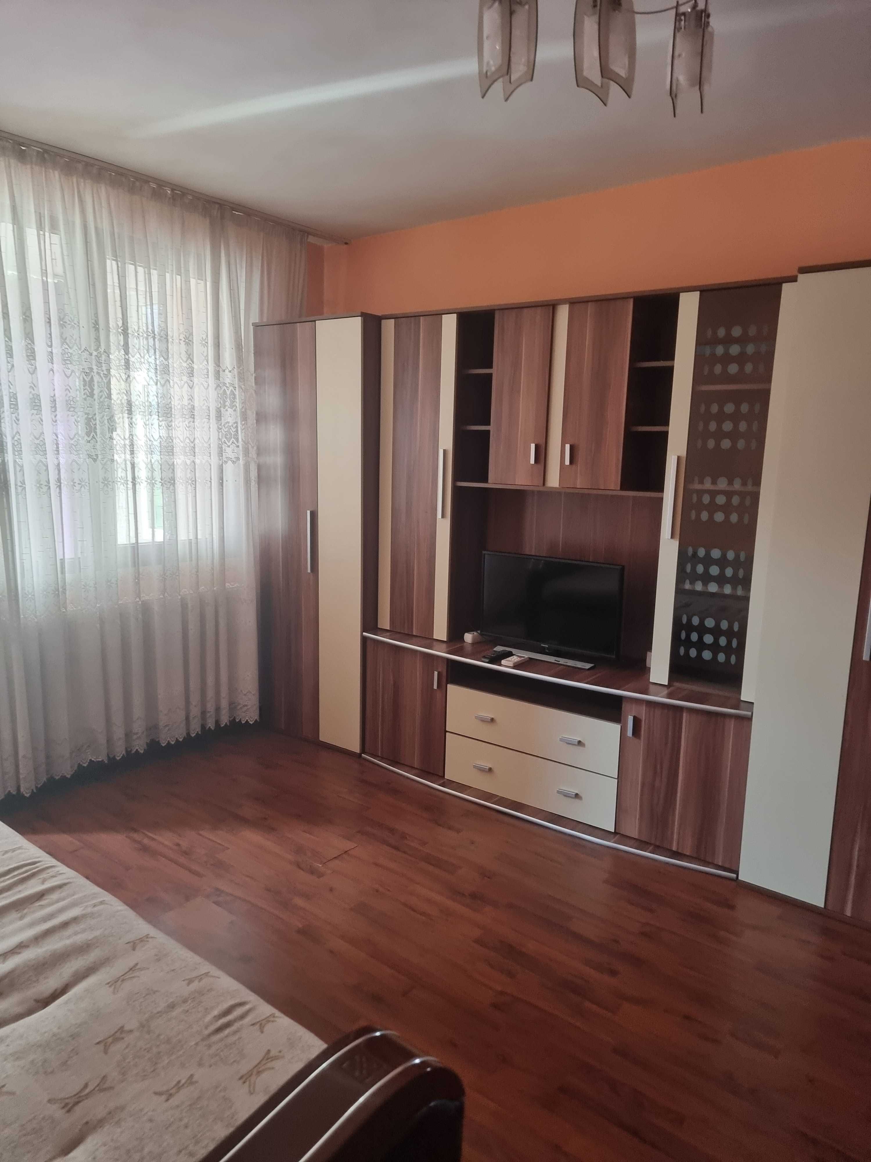 Inchiriez apartement zona centrala