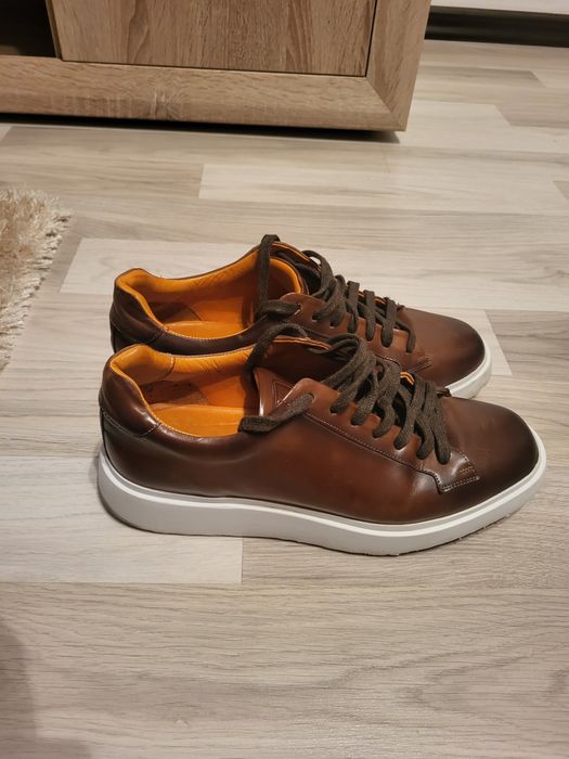 Vând papuci casual