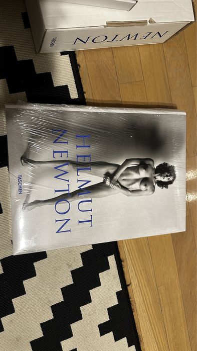 Taschen - Helmut Newton SUMO XL Box (carte, stand, brosura)