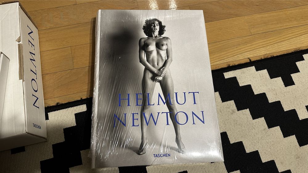 Taschen - Helmut Newton SUMO XL Box (carte, stand, brosura)