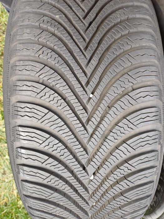 Vând 2 anvelope de iarna 225 55 r16 MICHELIN aproape noi