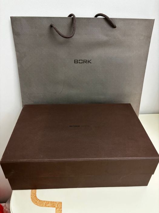 Продам сейф с креплением