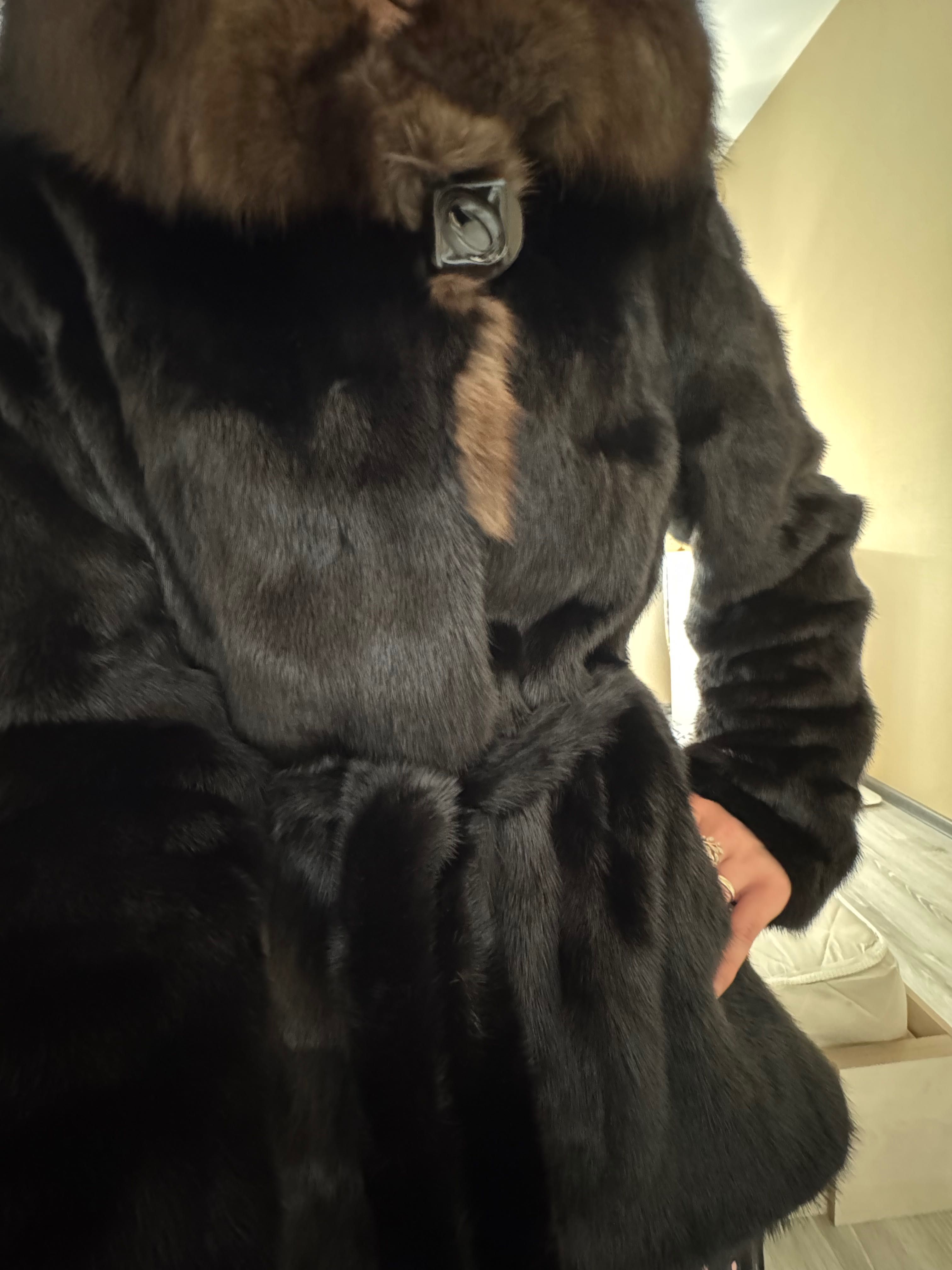 Шуба норковая (капюшон соболь )