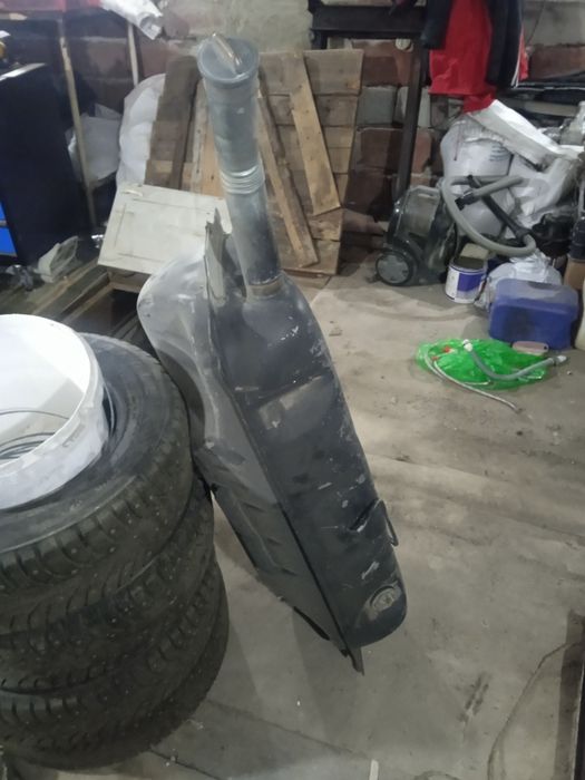 Продам бак от Мерседеса 123 дизель в хорошем состоянии.