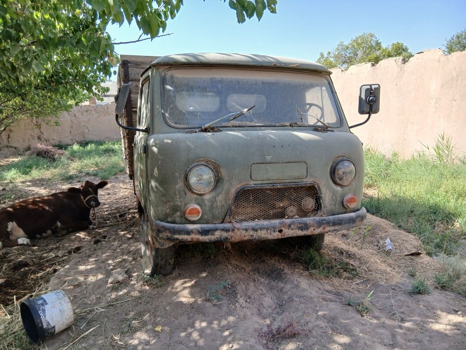 УАЗ Машинаси сотилади.хамма кисмлари узи билан.запчастга ишлатса хам б