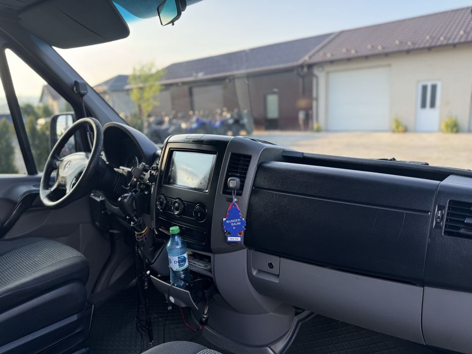 Mercedes Sprinter 318 V6 autoplatforma/7000 ansamblu/ clima