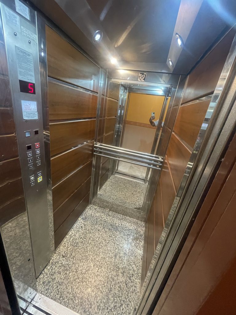 Продава се Тристаен апартамент в Пловдив, Младежки Хълм - 101 кв.м за 1980 €/кв.м - Снимка #4