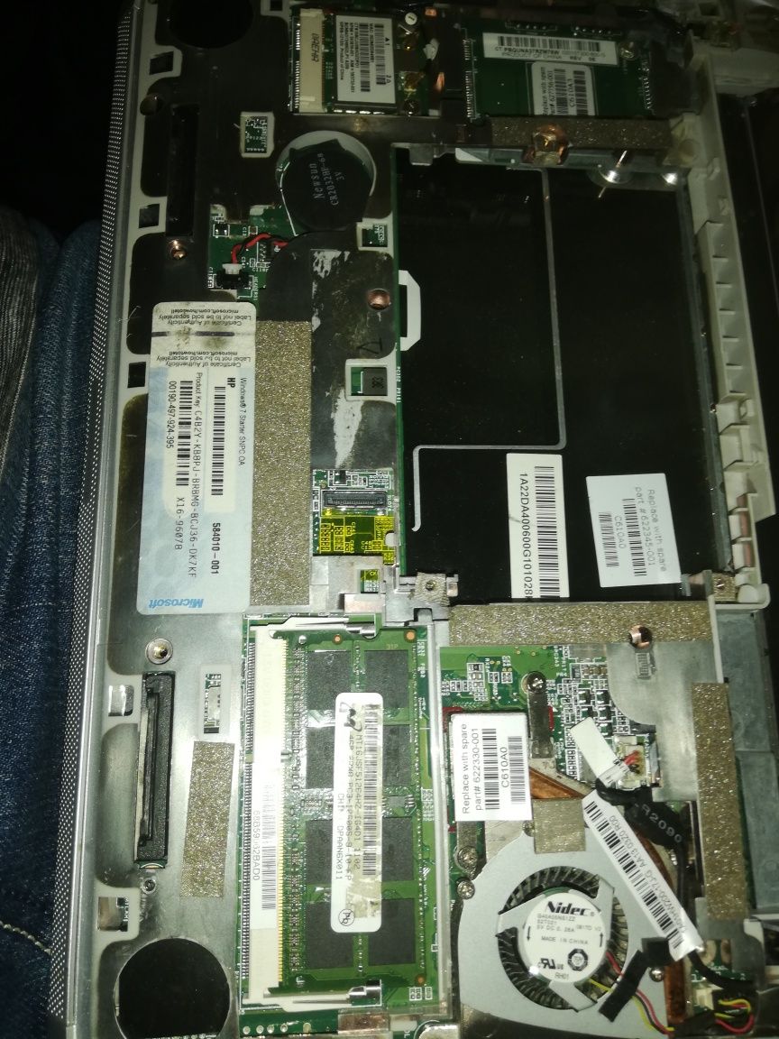 Laptop HP mini incomplet