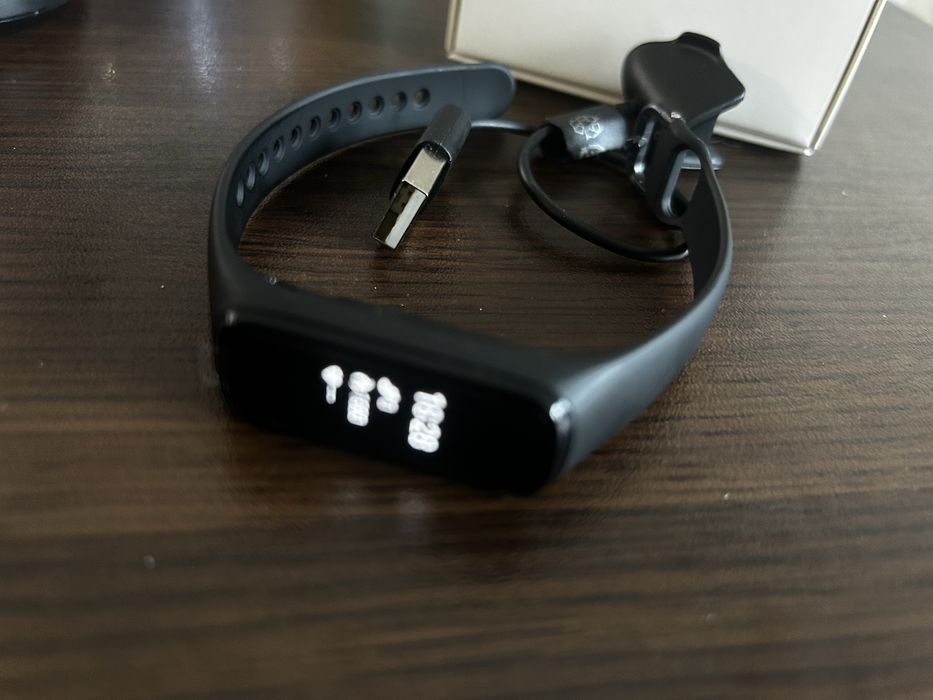 Фитнес гривна Samsung Galaxy Fit SM-R375N Black