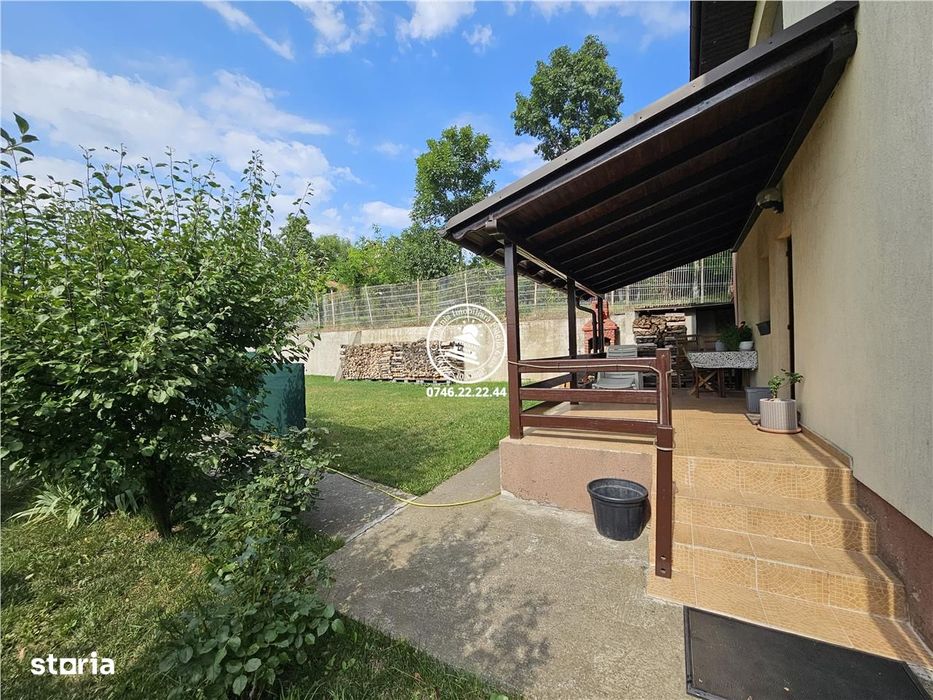 Casa in Aroneanu cu teren 571 mp cocheta cu priveliste spre lac