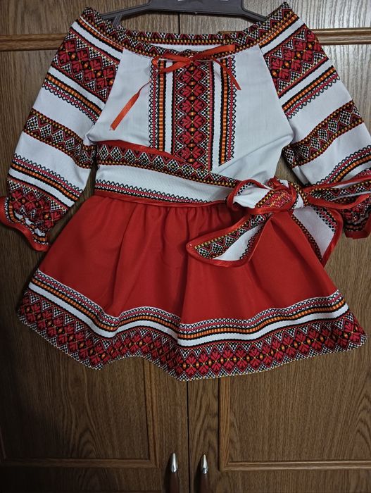 Costum national pentru fete