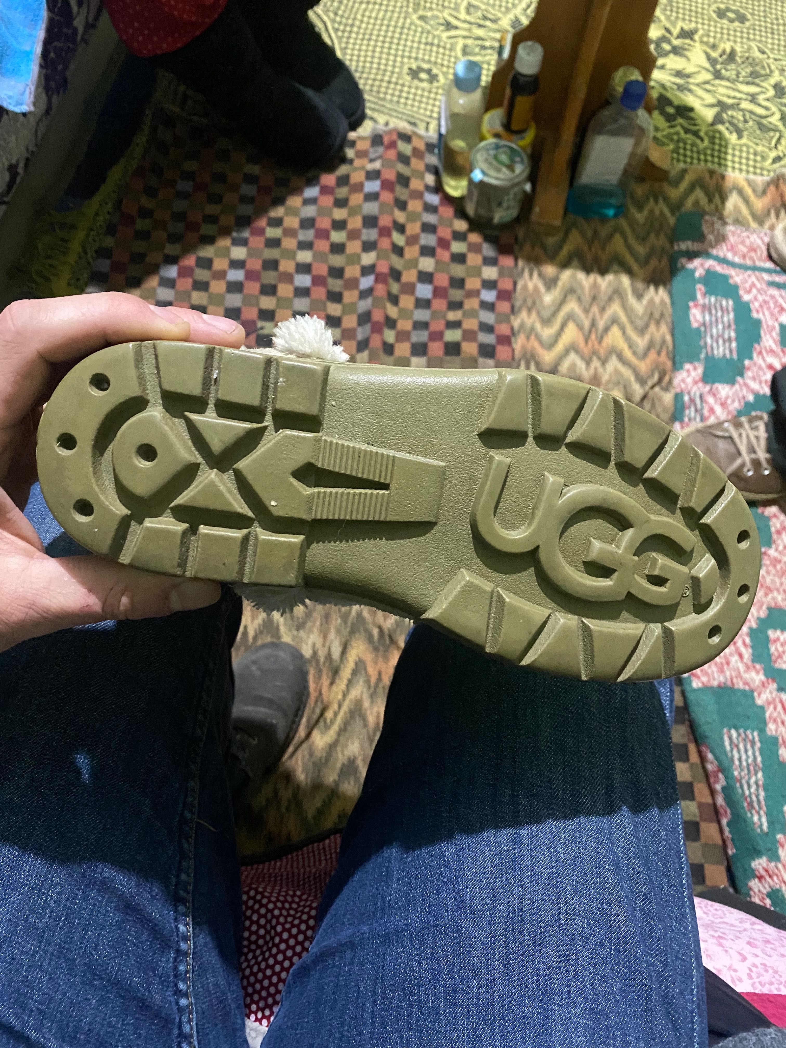 Cizme UGG second-hand