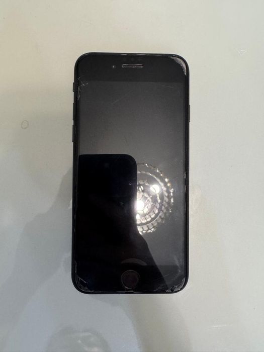 Продам IPHONE SE 2020