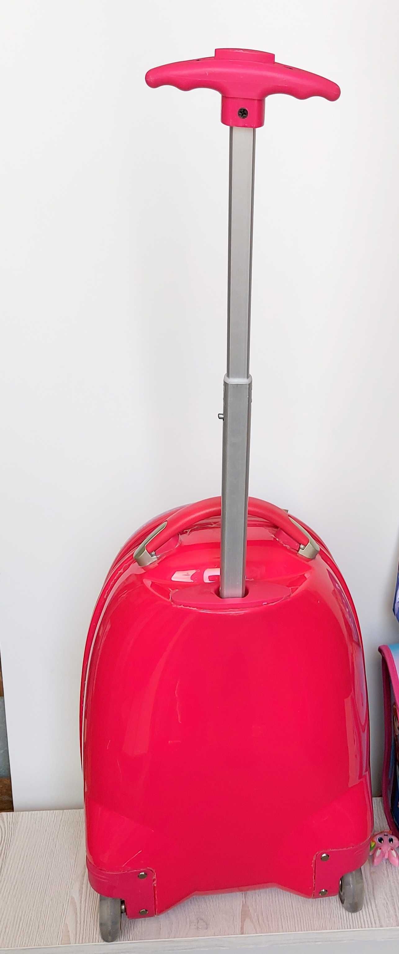 Детски куфар с колелца и телескопична дръжка. Леденото кралство.
