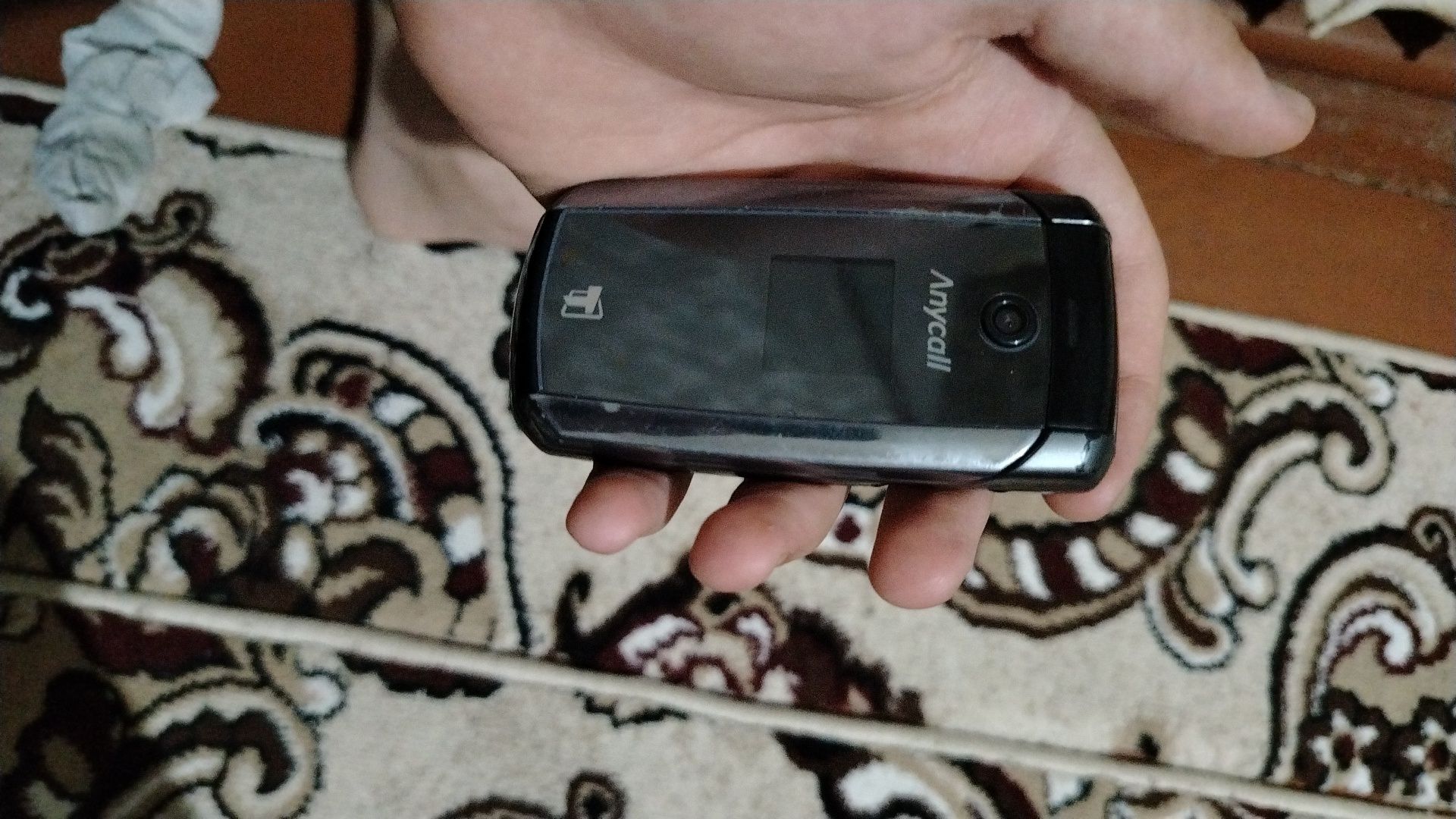 Samsung ANYCALL B590 legushka telefon sotiladi. !