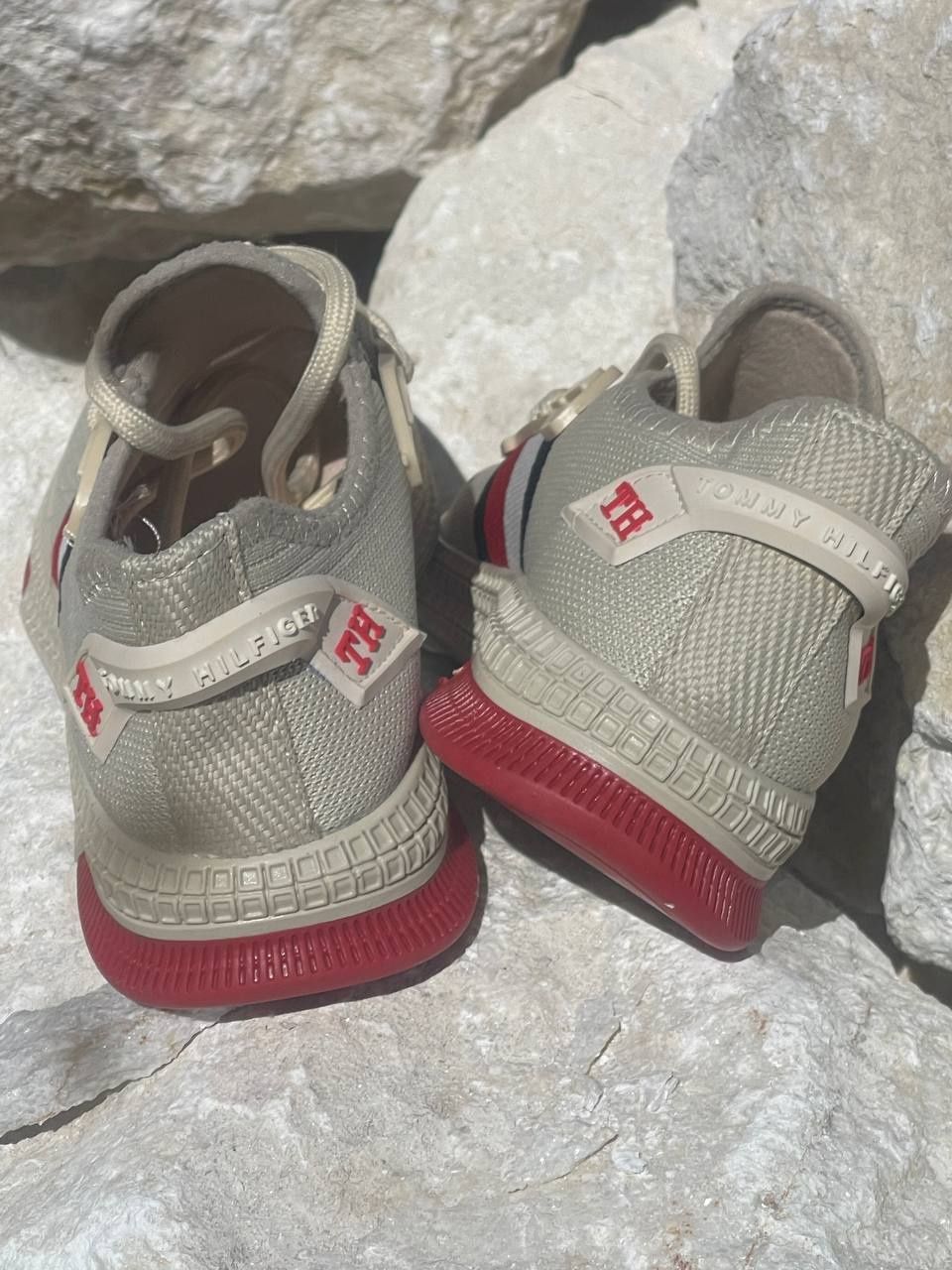 Adidasi unisex Tommy 1:1 

31 32 32 33 33 34 34 35 35 

65 lei  adaos