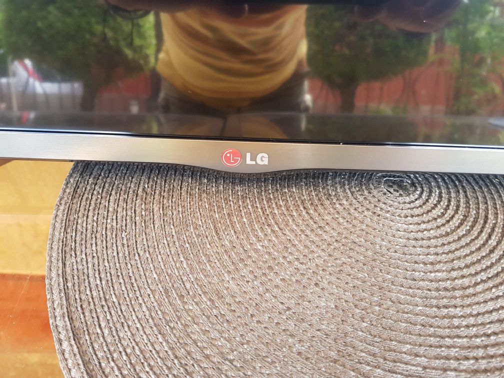 Vand TV LED SMART LG diagonala 139 cm