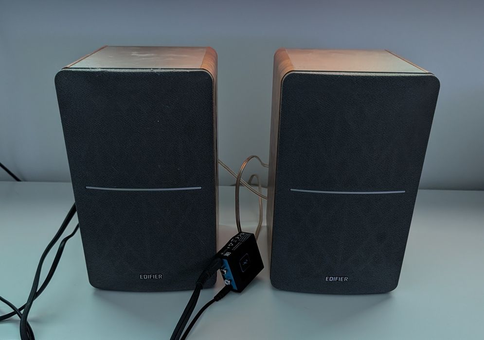 EdiBoxe 2.0 Edifier R1280T, 42W + Adaptor Bluetooth Logitech