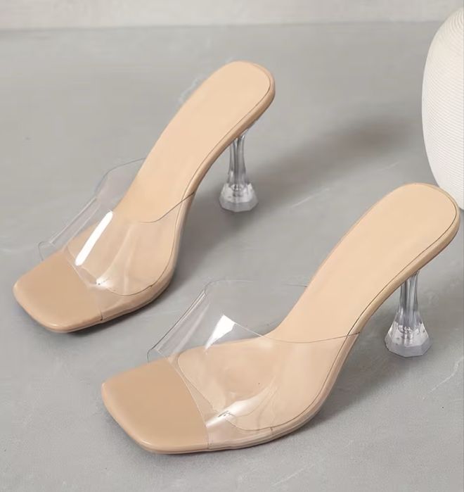 Женские босоножки на шпилке