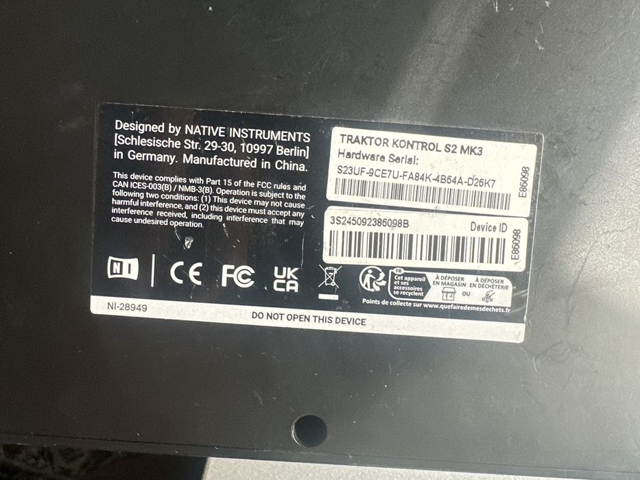 Контролер Traktor conrtol s2 mk3 native instruments