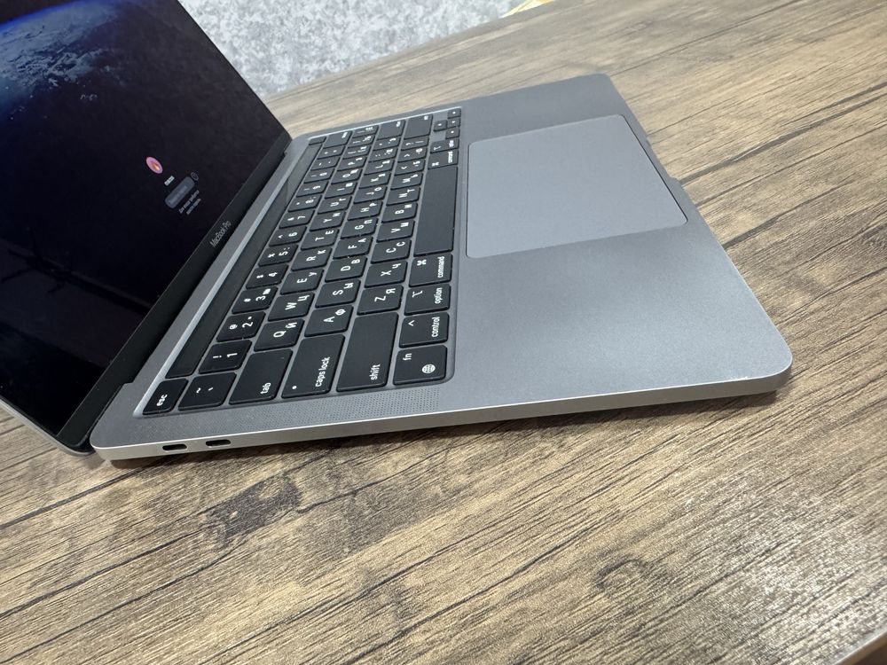 Macbook pro M1 - 13” Retina 8CPU (2020год) 8Gb / 512Gb / 8GPU