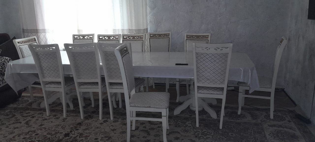 Продам стол на 12 мест