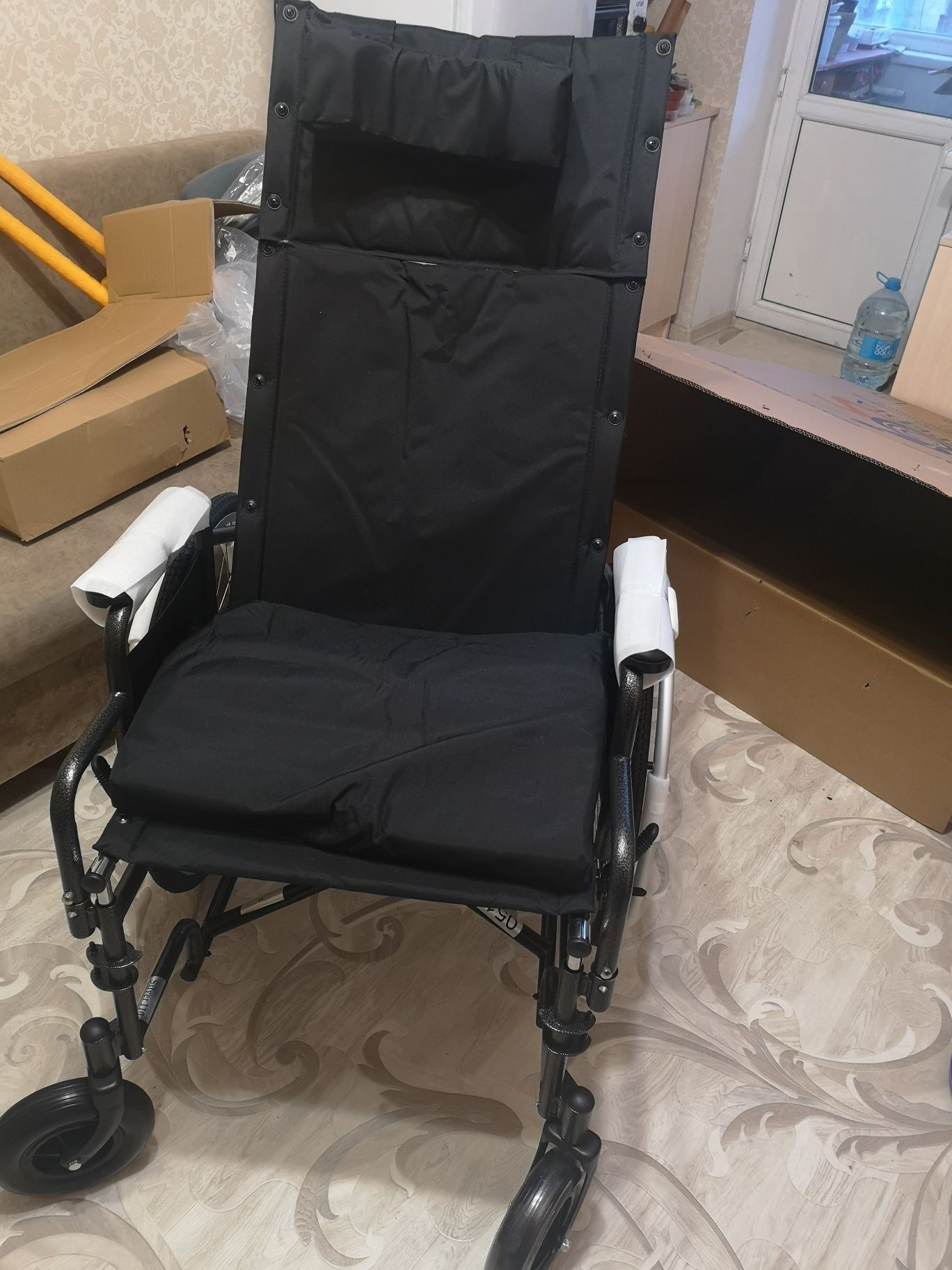 Продам инвалидную коляску