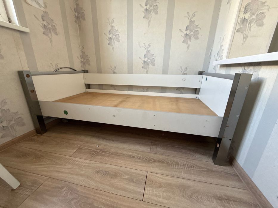 Продаю детскую двухъярусную кровать!