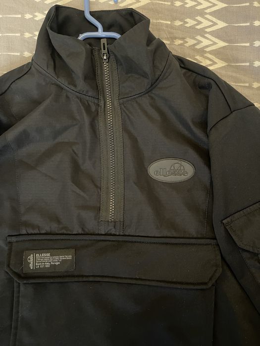 Екип на Ellesse.