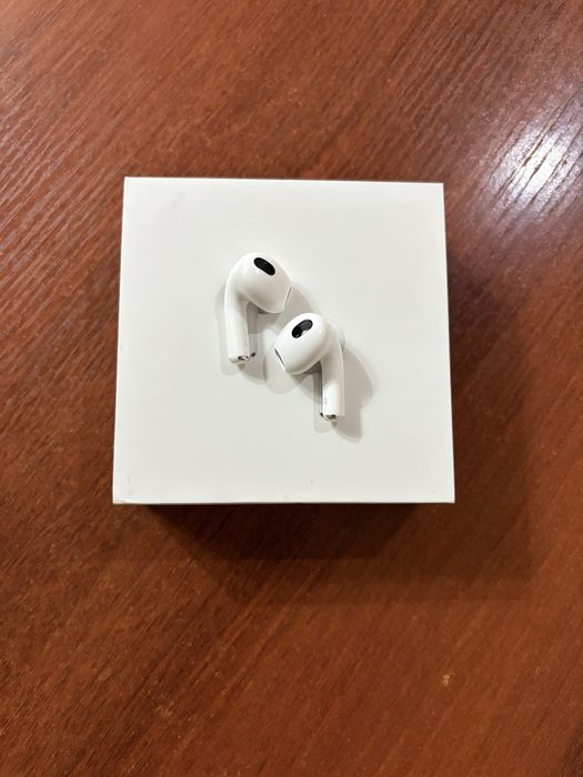 AirPods 3-го поколения без кейса.