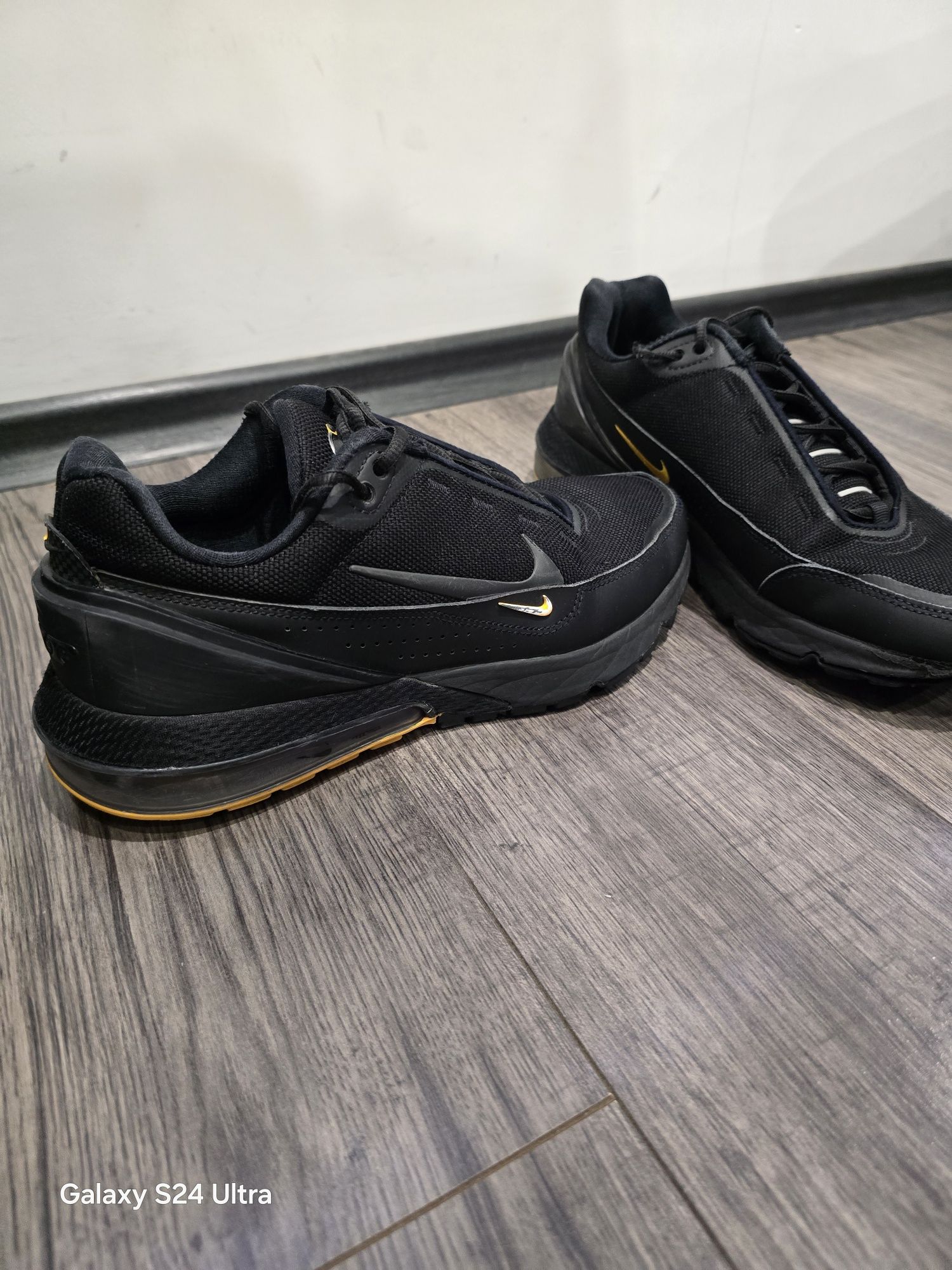 NIKE AIR Max Pulse