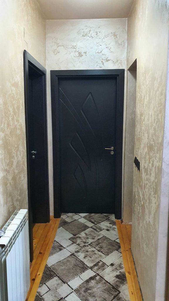 Продава се Тристаен апартамент в Асеновград - 105 кв.м за 981 €/кв.м - Снимка #2