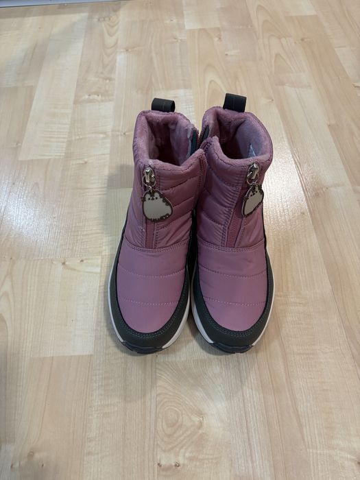 Ghete noi Reserved marimea 32 pt fete