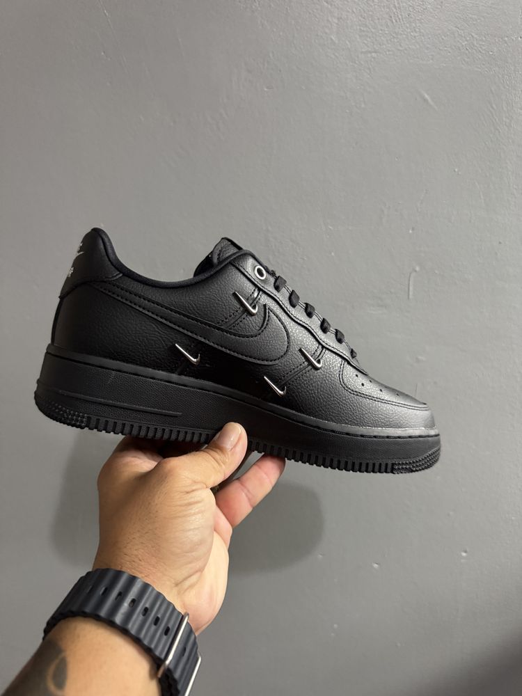 Nike Air Force 1 LX