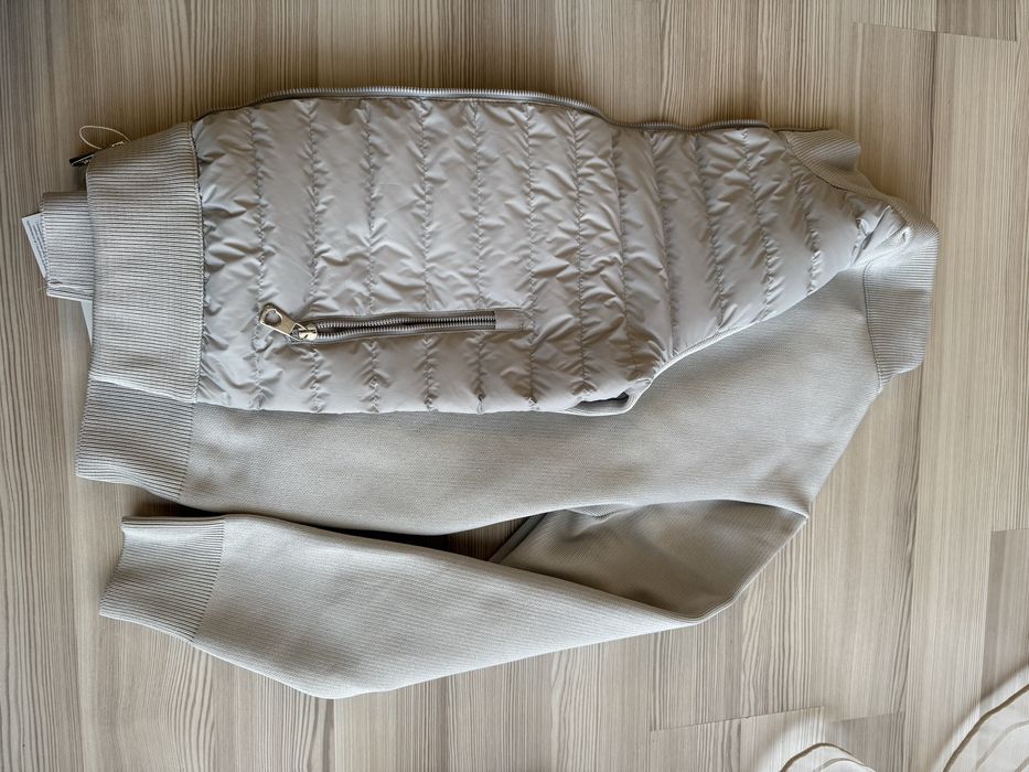 Geaca Moncler gri deschis