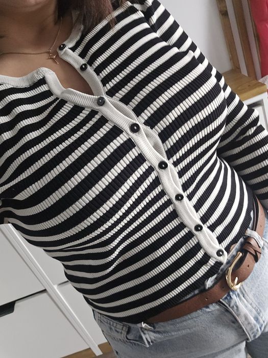 Pulover cu nasturi Zara, stare excelentă