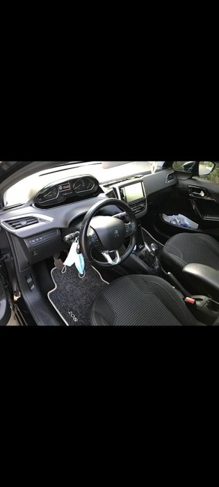 Peugeot 208.2016