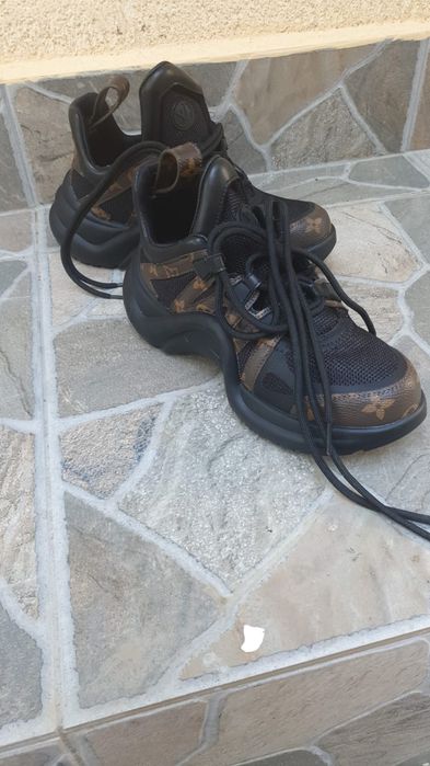 Vand adidasi noi dama Louis Vuitton