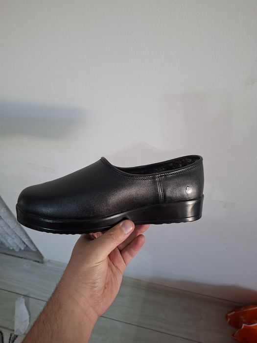 Qishki oyoq kiyimlar .