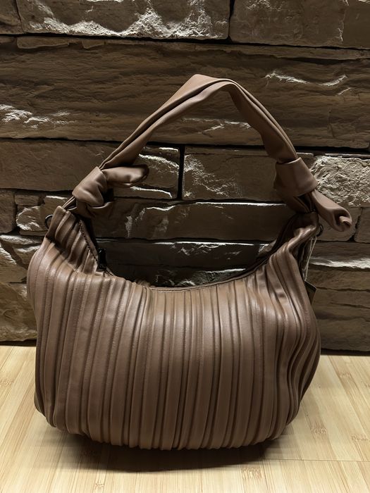 Разпродажба на нови дамски чанти