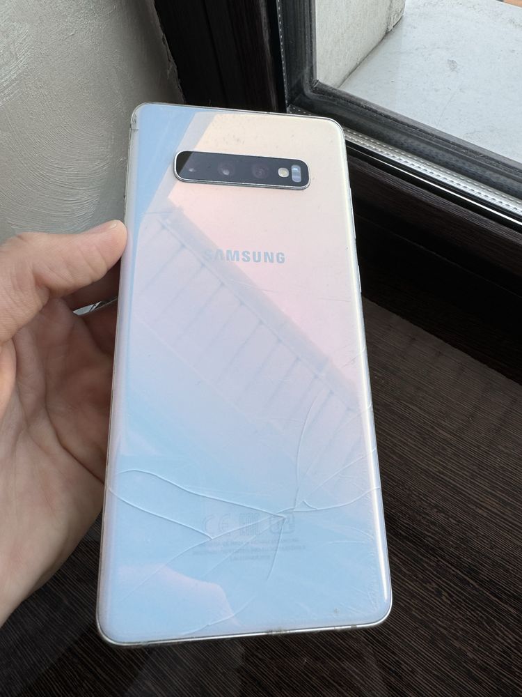 Продам смартфон Samsung Galaxy S10+